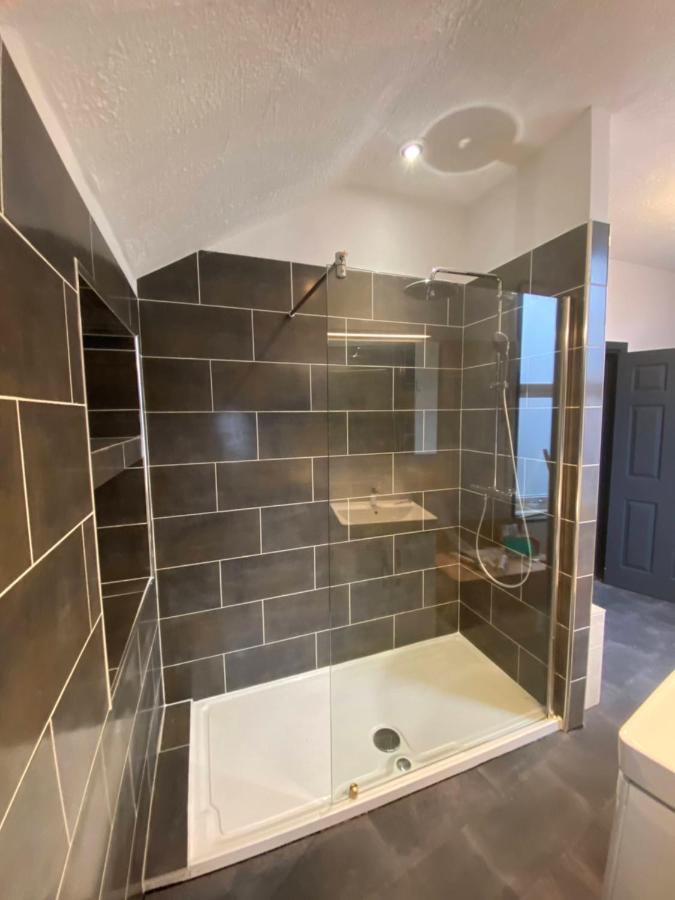 Gorgeous Town Center 3 Bedroom Self Contained Apartment For 1-5 People 哈罗盖特 外观 照片