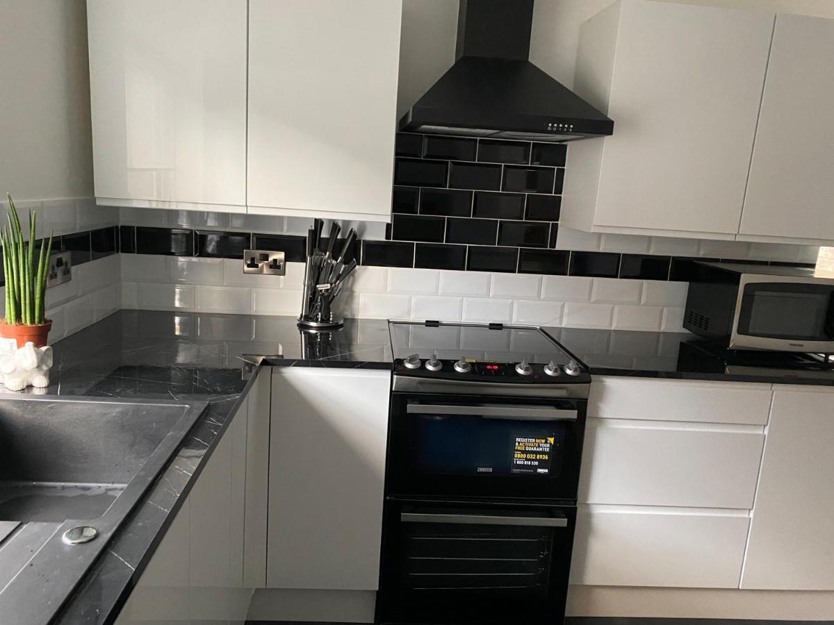 Gorgeous Town Center 3 Bedroom Self Contained Apartment For 1-5 People 哈罗盖特 外观 照片
